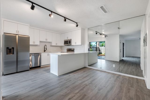 471 Kirk Road D, West Palm Beach, FL 33406