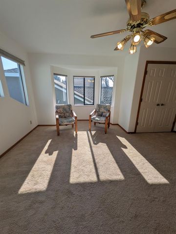 1364 Sun Tree Dr, Roseville, CA 95661