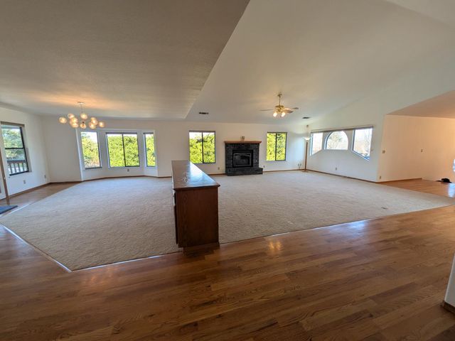 1364 Sun Tree Dr, Roseville, CA 95661