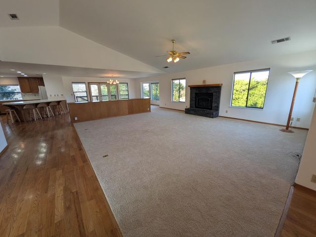 1364 Sun Tree Dr, Roseville, CA 95661