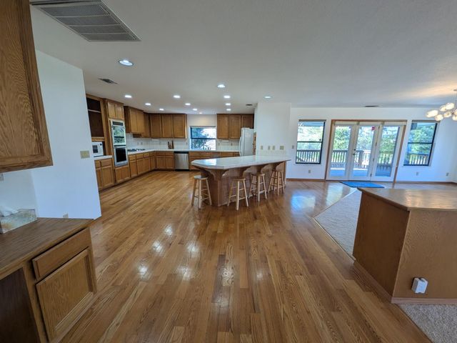 1364 Sun Tree Dr, Roseville, CA 95661