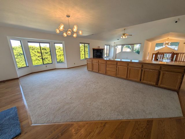 1364 Sun Tree Dr, Roseville, CA 95661