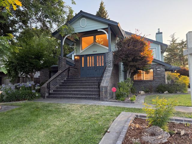 1364 Sun Tree Dr, Roseville, CA 95661