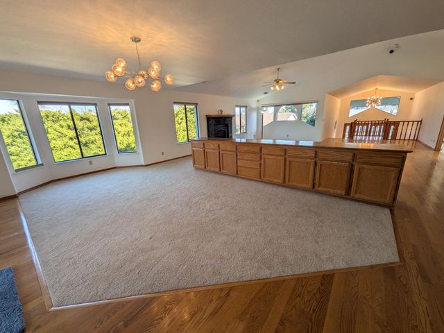 1364 Sun Tree Dr, Roseville, CA 95661