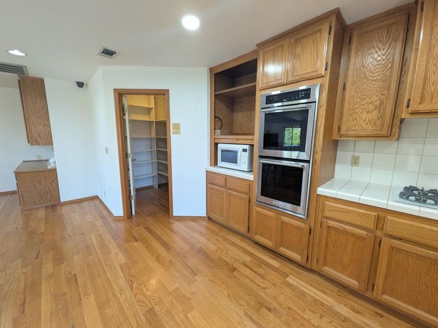 1364 Sun Tree Dr, Roseville, CA 95661