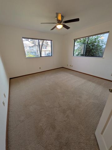 1364 Sun Tree Dr, Roseville, CA 95661