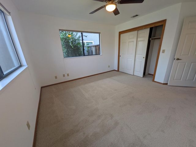 1364 Sun Tree Dr, Roseville, CA 95661