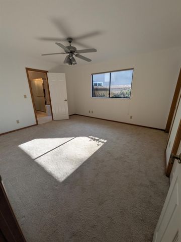 1364 Sun Tree Dr, Roseville, CA 95661