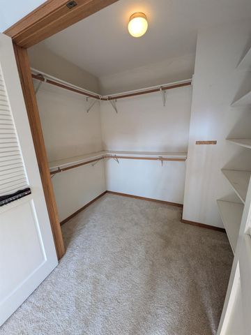 1364 Sun Tree Dr, Roseville, CA 95661