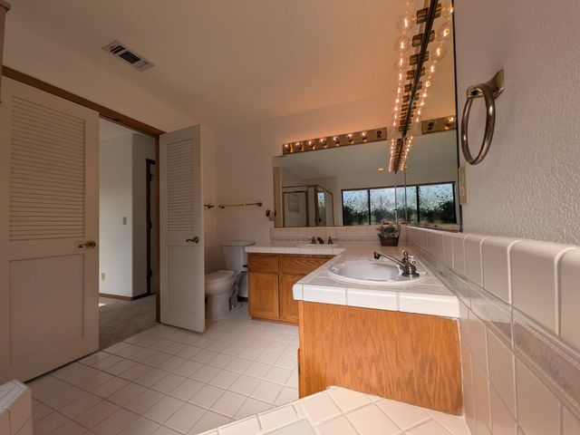 1364 Sun Tree Dr, Roseville, CA 95661