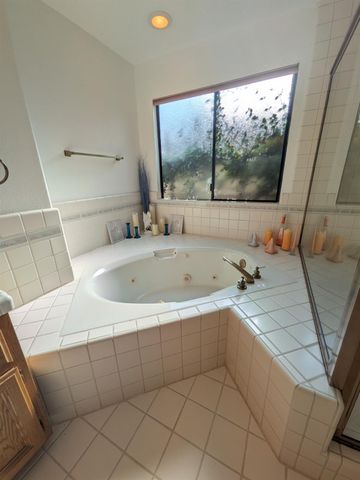 1364 Sun Tree Dr, Roseville, CA 95661