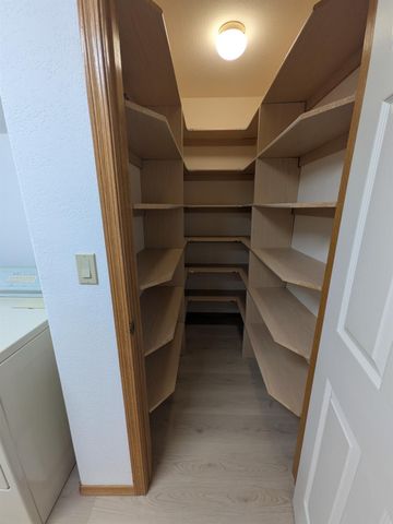 1364 Sun Tree Dr, Roseville, CA 95661