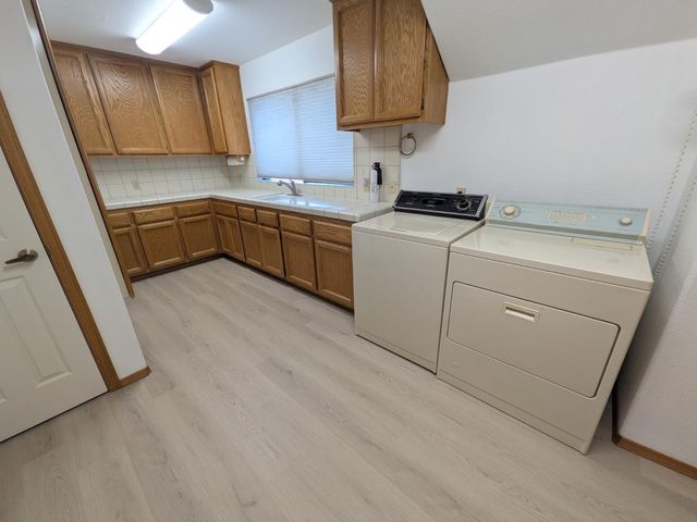 1364 Sun Tree Dr, Roseville, CA 95661