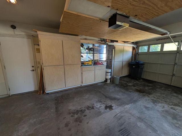 1364 Sun Tree Dr, Roseville, CA 95661