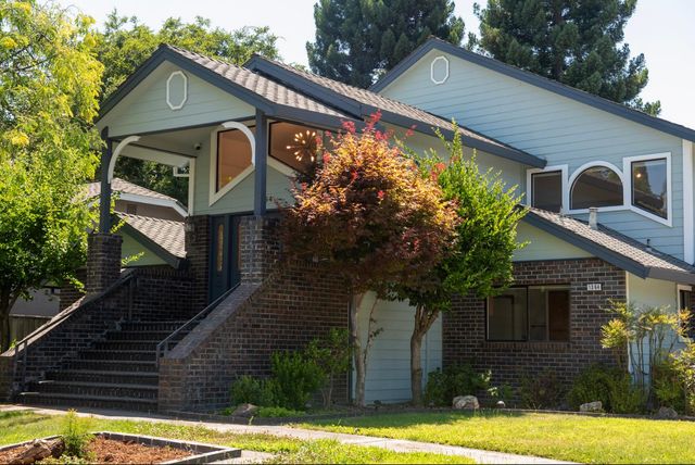 1364 Sun Tree Dr, Roseville, CA 95661