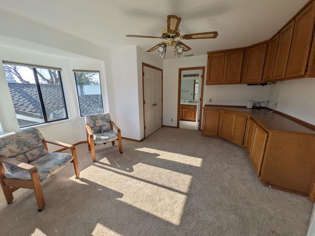 1364 Sun Tree Dr, Roseville, CA 95661