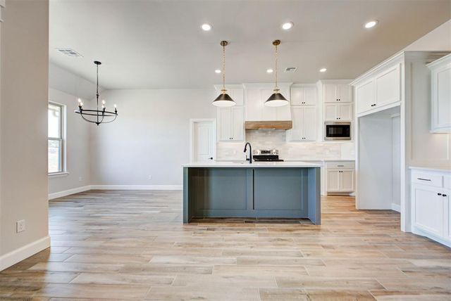 2312 Lions Pride Way, Blanchard, OK 73010