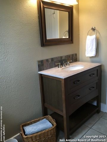 1446 W Kings Hwy, San Antonio, TX 78201