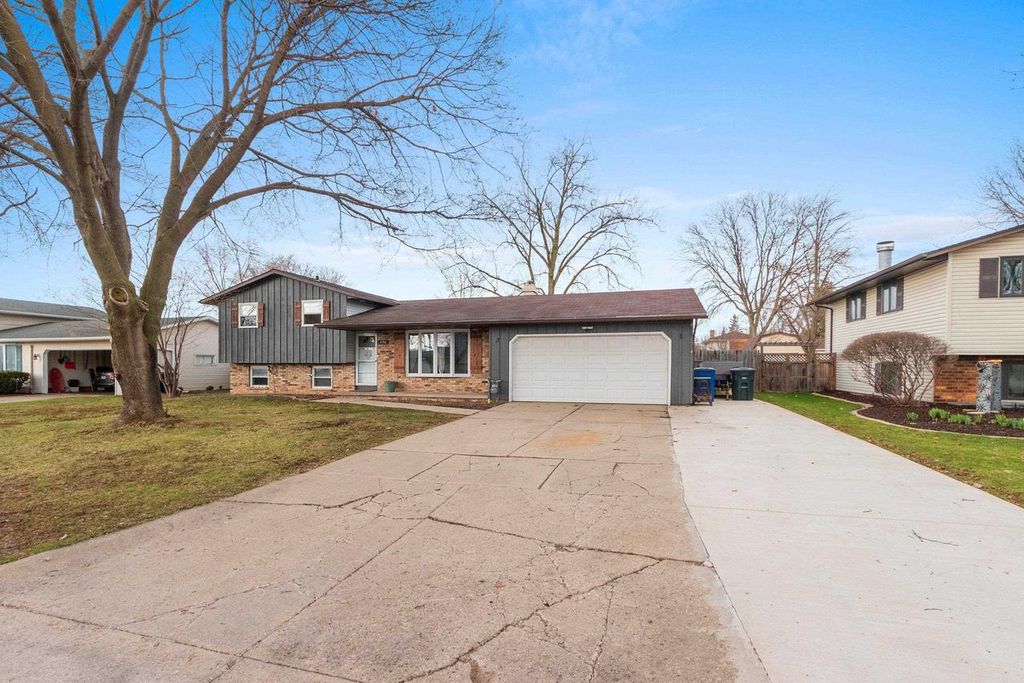 1156 SHARIE LANE, Green Bay, WI 54304