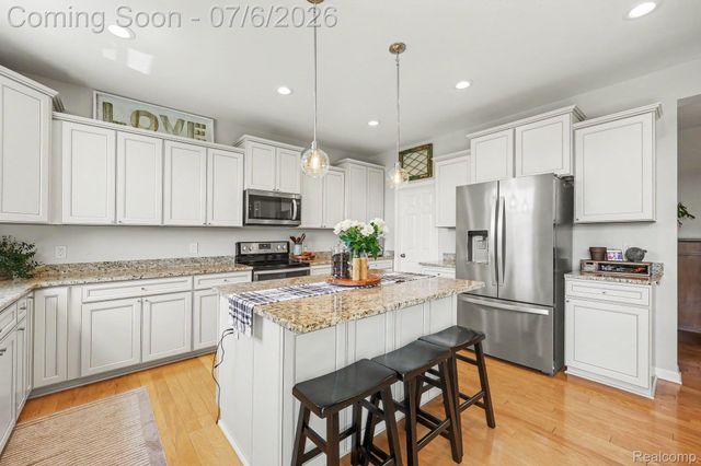 7560 Gannon Court, Shelby Charter Township, MI 48317