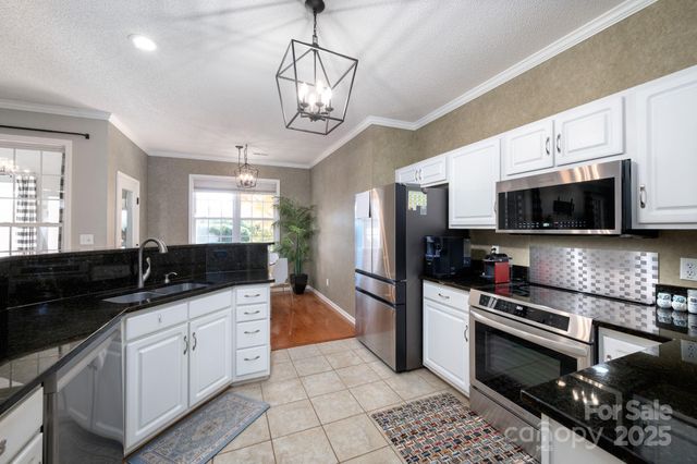 207 Farm Creek Drive E, Asheville, NC 28806