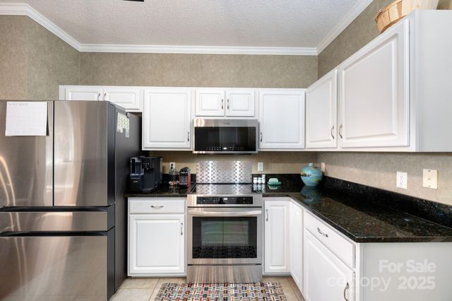 207 Farm Creek Drive E, Asheville, NC 28806