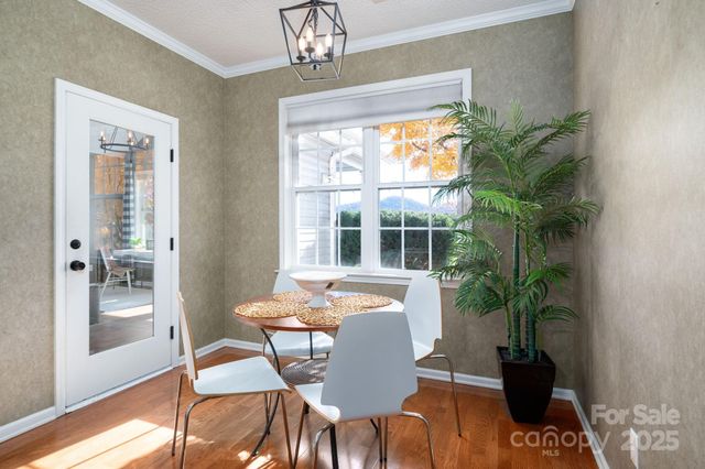 207 Farm Creek Drive E, Asheville, NC 28806