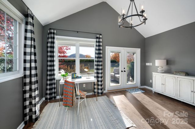 207 Farm Creek Drive E, Asheville, NC 28806