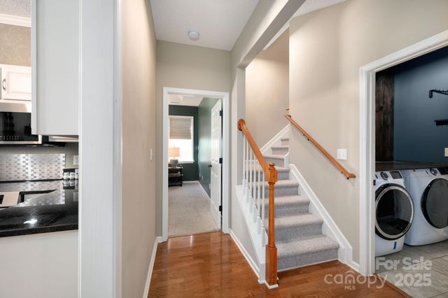 207 Farm Creek Drive E, Asheville, NC 28806