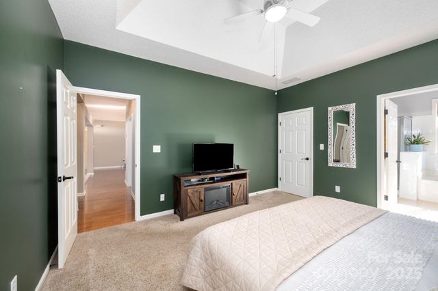 207 Farm Creek Drive E, Asheville, NC 28806