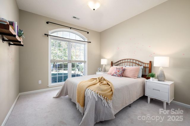 207 Farm Creek Drive E, Asheville, NC 28806