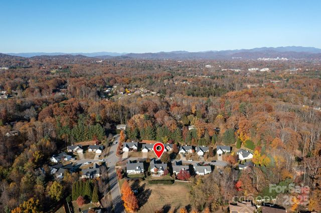 207 Farm Creek Drive E, Asheville, NC 28806