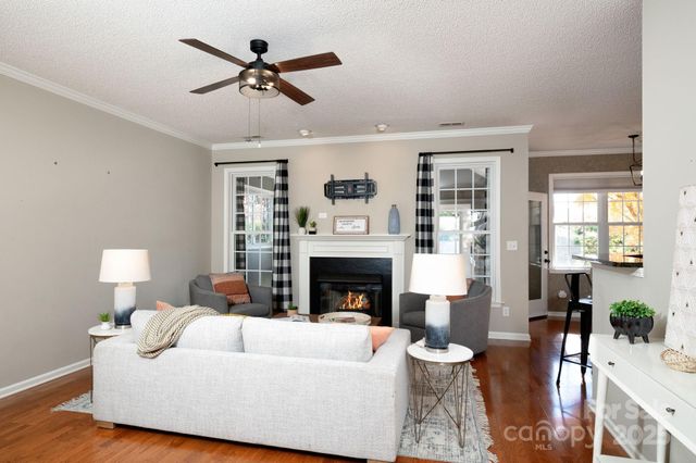 207 Farm Creek Drive E, Asheville, NC 28806