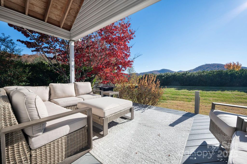 207 Farm Creek Drive E, Asheville, NC 28806