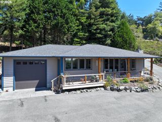 929 OLD COUNTY Rd, Brookings, OR 97415