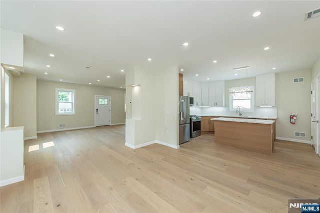 58 Van Duyne Avenue, Wayne, NJ 07470