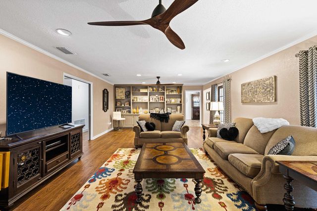 705 Slaydon St, Henderson, TX 75654