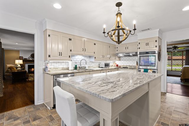 705 Slaydon St, Henderson, TX 75654