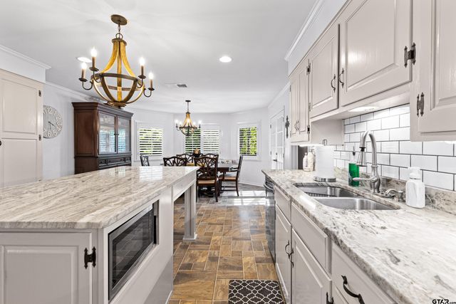 705 Slaydon St, Henderson, TX 75654