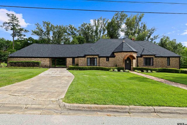 705 Slaydon St, Henderson, TX 75654