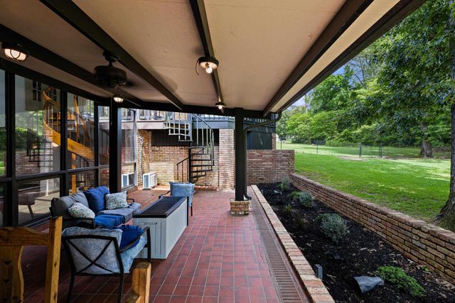705 Slaydon St, Henderson, TX 75654