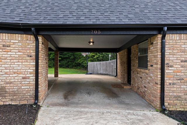 705 Slaydon St, Henderson, TX 75654