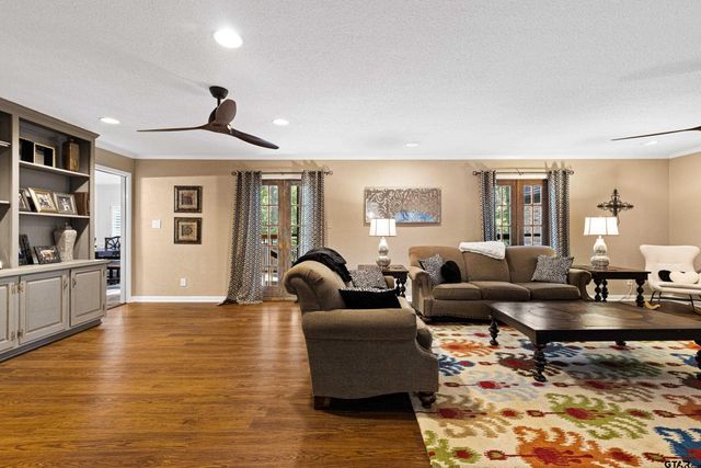 705 Slaydon St, Henderson, TX 75654