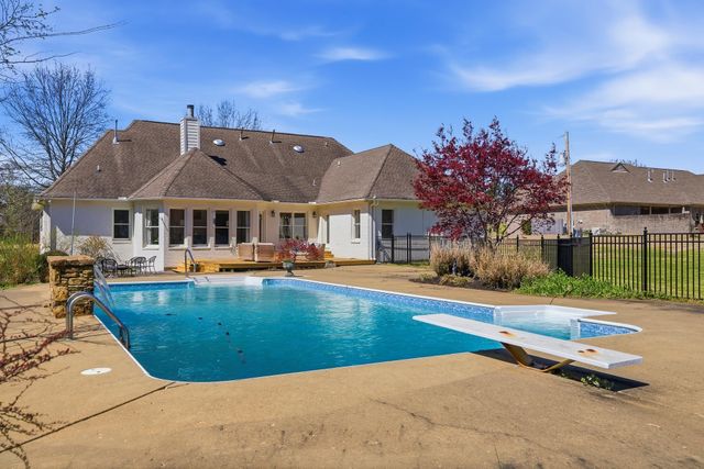 50 HICKORY LAKE DR, Eads, TN 38028