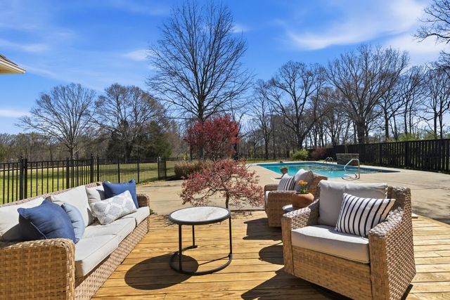 50 HICKORY LAKE DR, Eads, TN 38028