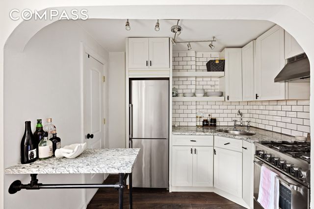 118 Perry St Apt J45, New York City, NY 10014