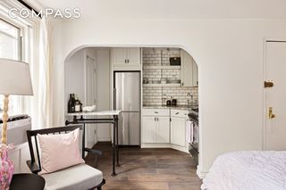 118 Perry St Apt J45, New York City, NY 10014