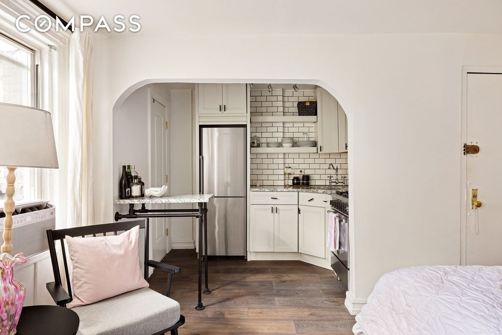 118 Perry St Apt J45, New York City, NY 10014