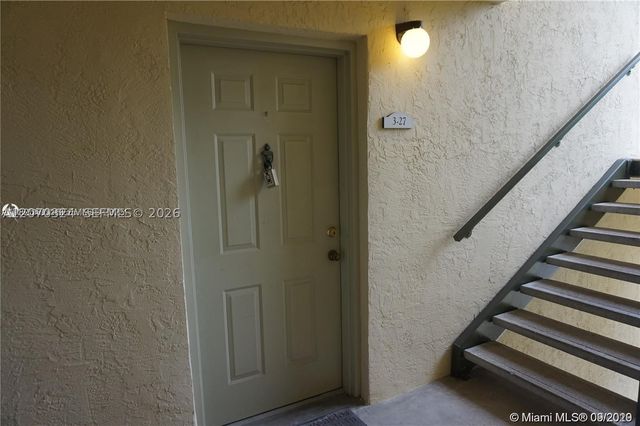 630 S Park Rd 27-3, Hollywood, FL 33021