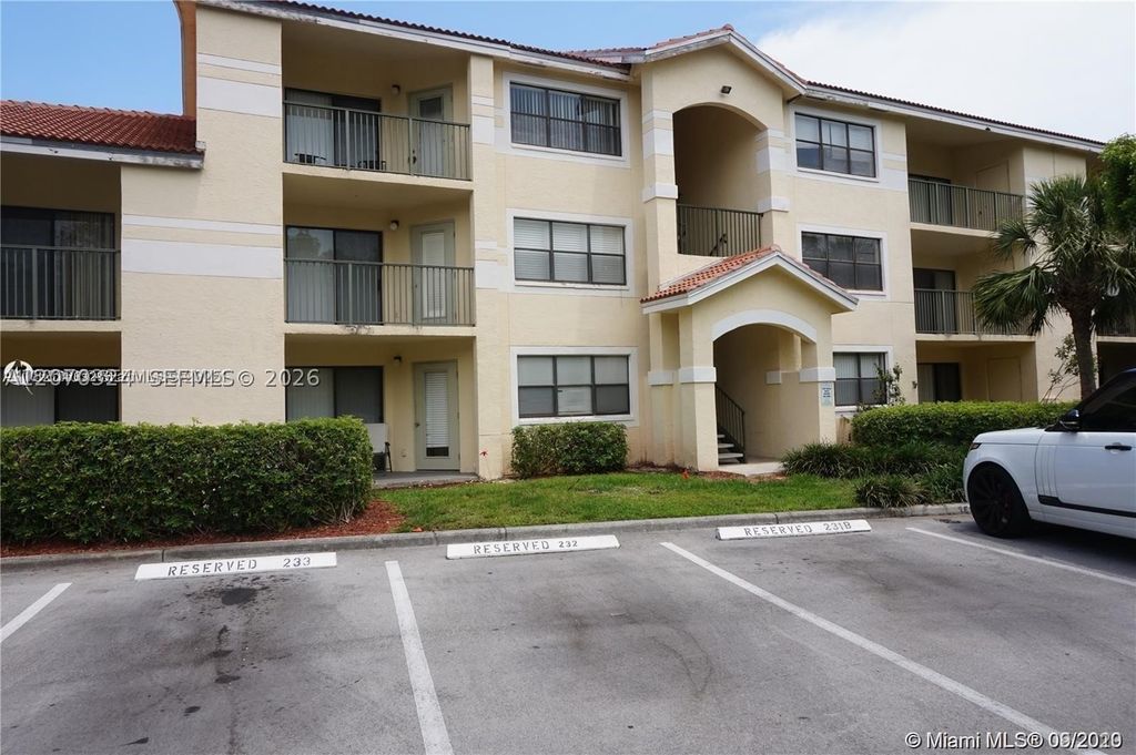 630 S Park Rd 27-3, Hollywood, FL 33021